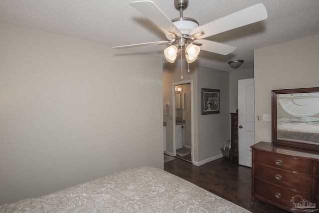 bedroom featuring dark wood-type flooring, ceiling fan, and a textured ceiling