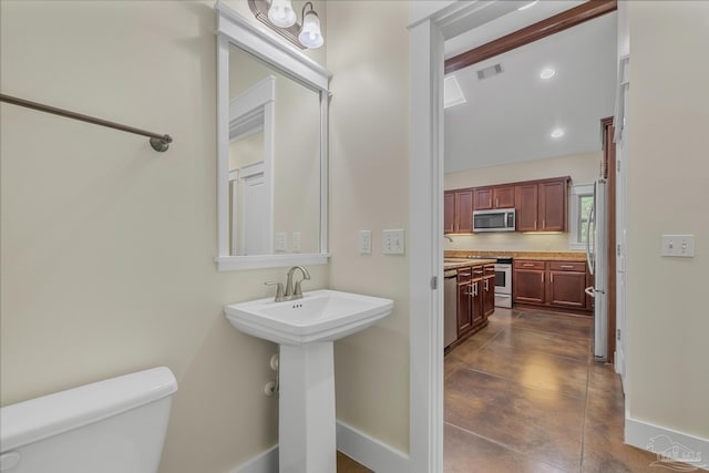 7515 Whiting Acres Ln, Milton, FL 32570 - bathroom with concrete flooring and recessed lighting