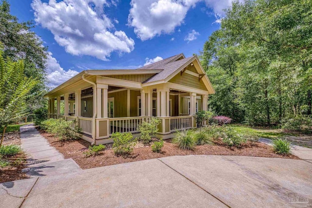 7515 Whiting Acres Ln, Milton, FL 32570 - view of front of home with a porch