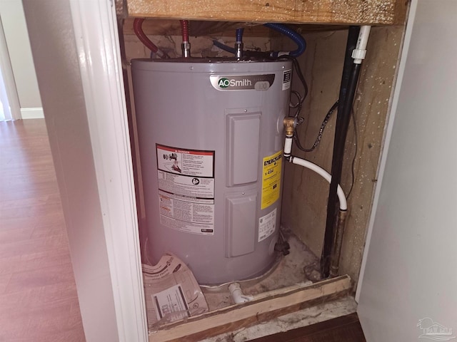 2201 Scenic Hwy Unit E-7, Pensacola, FL 32503 - utilities featuring electric water heater