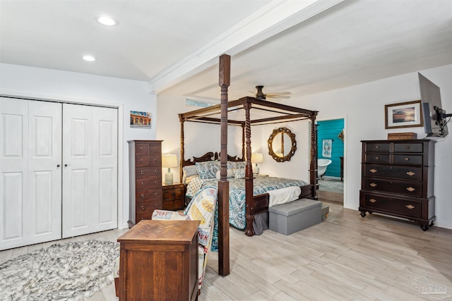 bedroom with ceiling fan, light wood-type flooring, and a closet