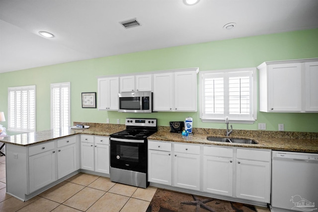 446 Harbor Light Cir, Gulf Shores, AL 36542 - kitchen featuring appliances with stainless steel finishes, a sink, a peninsula, and white cabinets