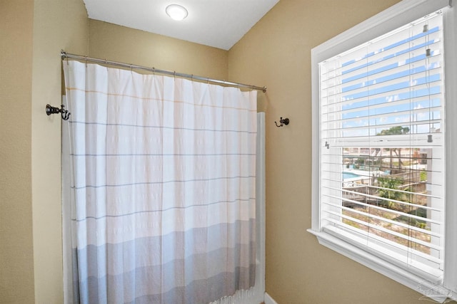 446 Harbor Light Cir, Gulf Shores, AL 36542 - full bath featuring a shower with shower curtain