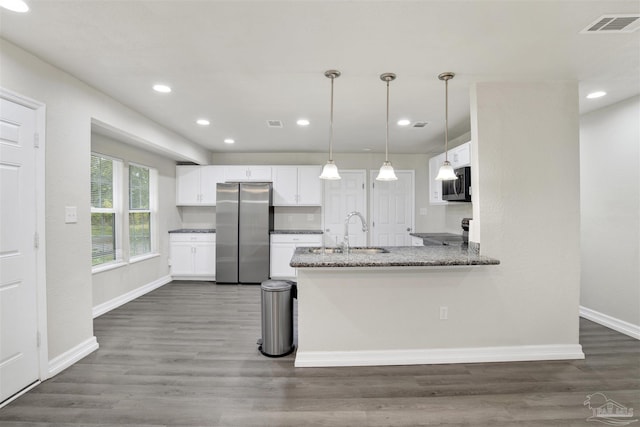 kitchen with white cabinets, sink, kitchen peninsula, and stainless steel appliances