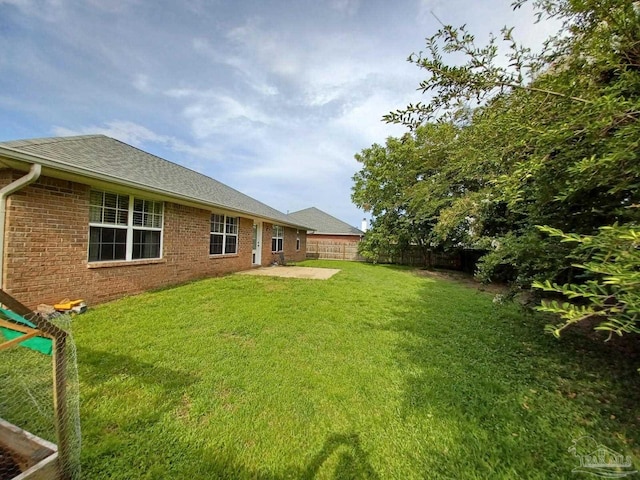 view of yard featuring a patio area