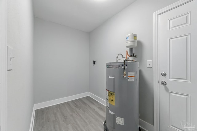 6257 Mohawk Trl, Milton, FL 32583 - utility room featuring water heater