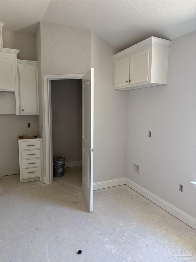 washroom featuring baseboards