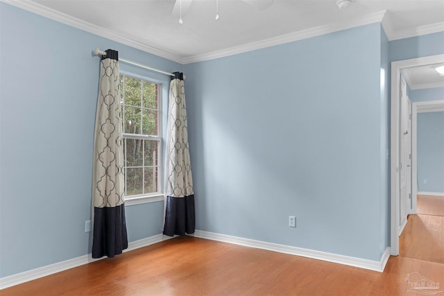 unfurnished room featuring ceiling fan, crown molding, and light hardwood / wood-style flooring