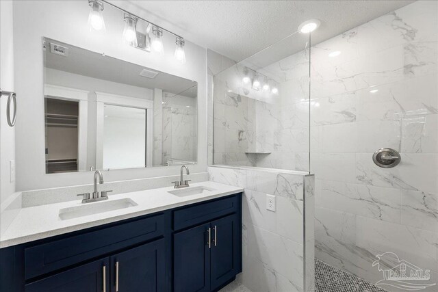 bedroom with light hardwood / wood-style floors, ensuite bathroom, and ceiling fan