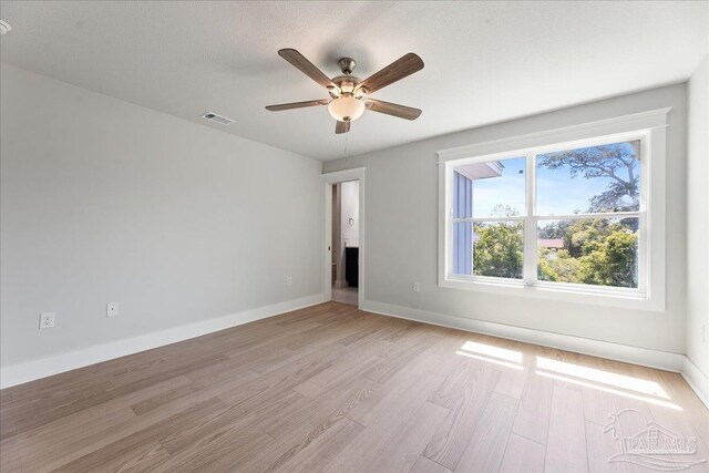 unfurnished room featuring light hardwood / wood-style floors and ceiling fan