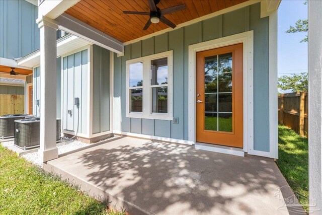 view of patio featuring ceiling fan