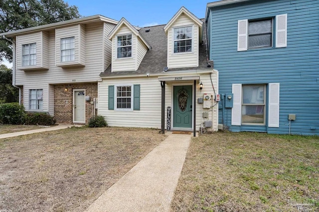 view of front of home featuring a front lawn