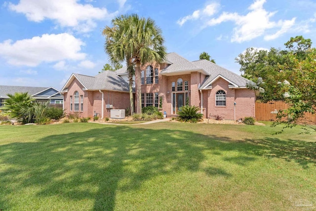 view of front facade featuring a front yard