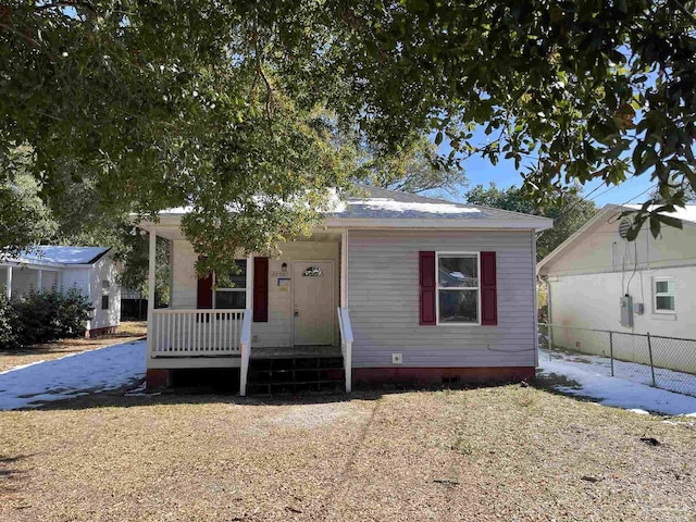 view of front of property featuring a porch