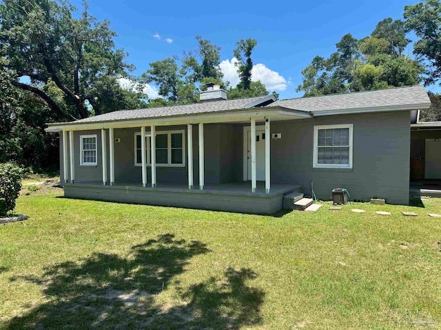 single story home featuring a front lawn