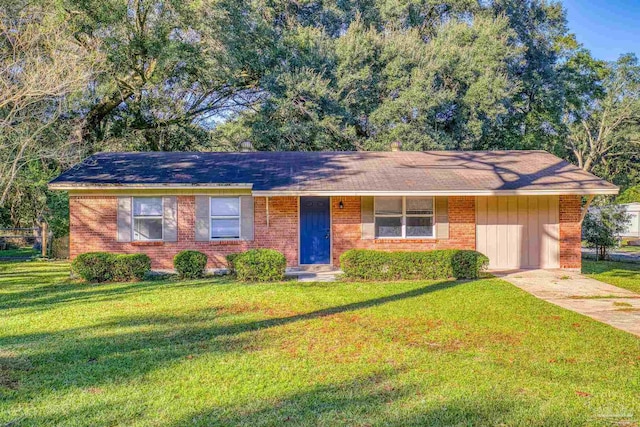 single story home with a front yard