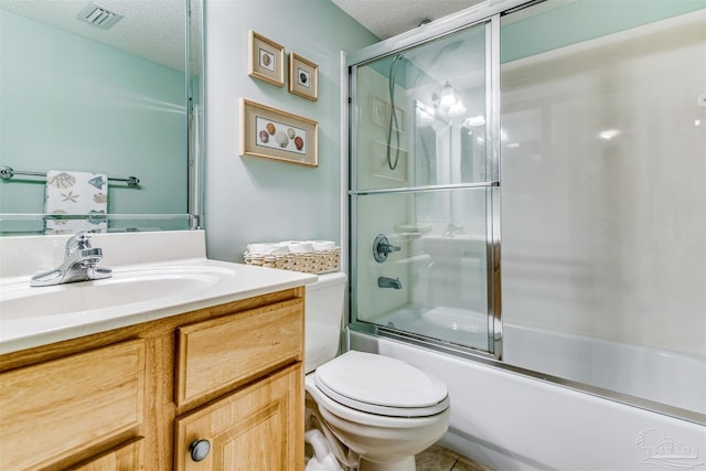 bathroom featuring a textured ceiling, combined bath / shower with glass door, toilet, and visible vents