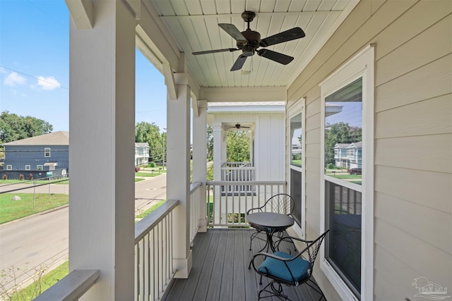 1121 W Romana St, Pensacola, FL 32502 - sunroom featuring ceiling fan