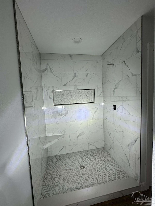 bathroom featuring tiled shower