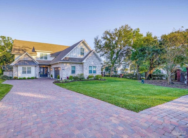 craftsman house with a front yard