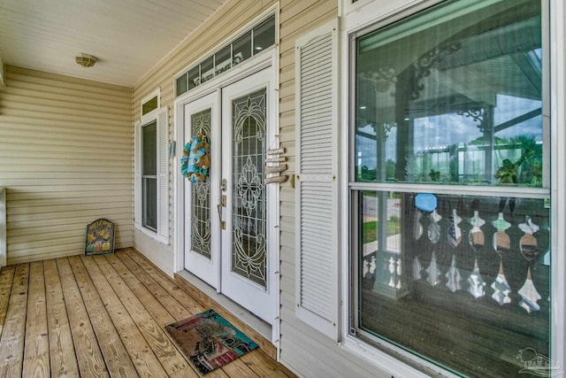 entrance to property featuring covered porch