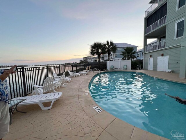 view of pool at dusk