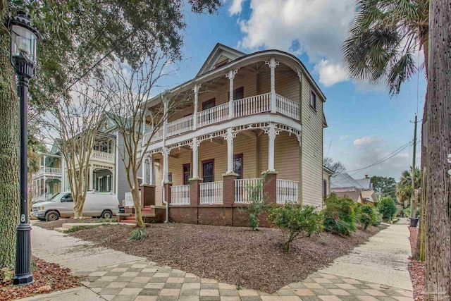 view of front of home with a balcony and a porch