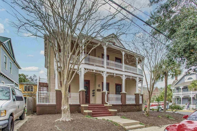 view of front of property featuring a balcony and a porch