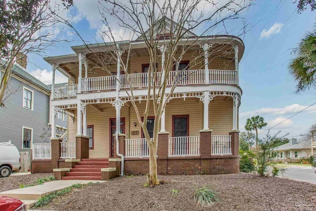 view of front facade featuring a porch and a balcony