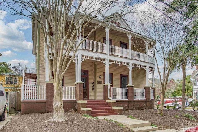 view of front facade featuring a balcony and covered porch