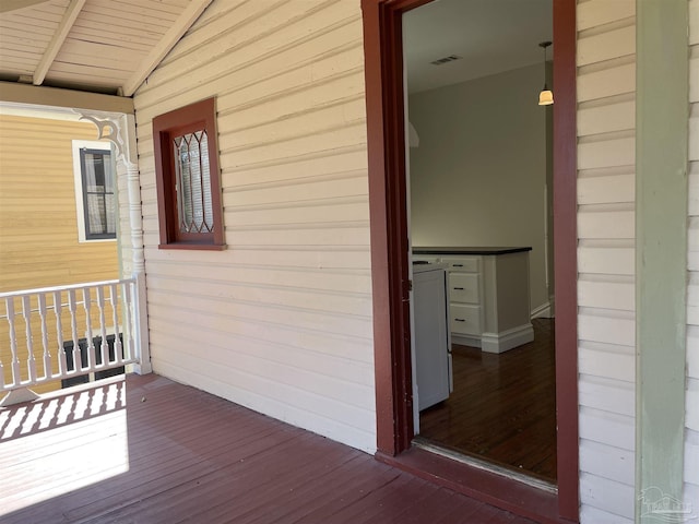 entrance to property with covered porch