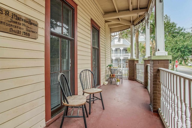 balcony featuring covered porch