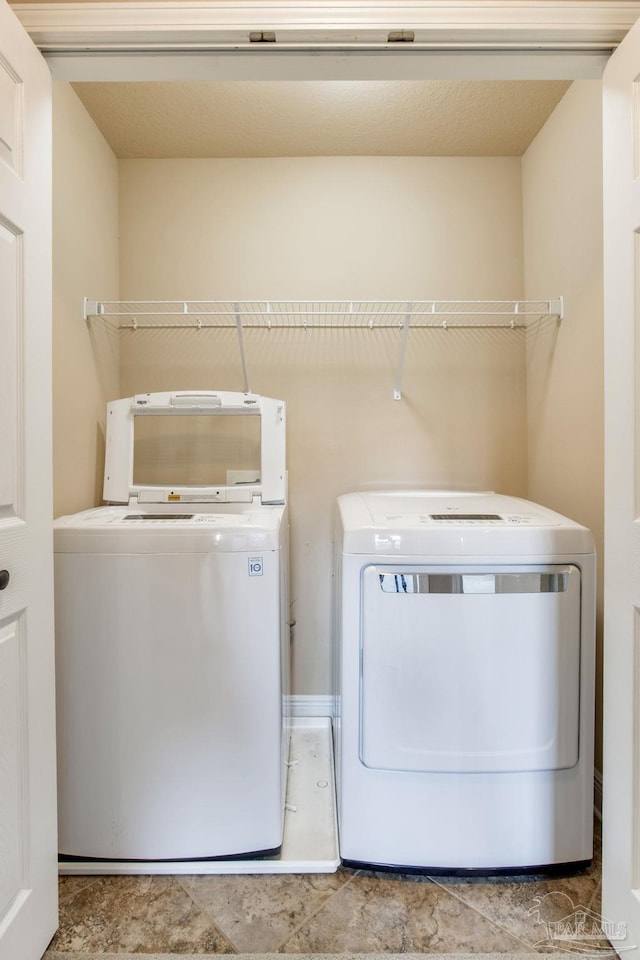 2107 Wilsons Plover Cir, Navarre, FL 32566 - laundry area featuring washing machine and dryer