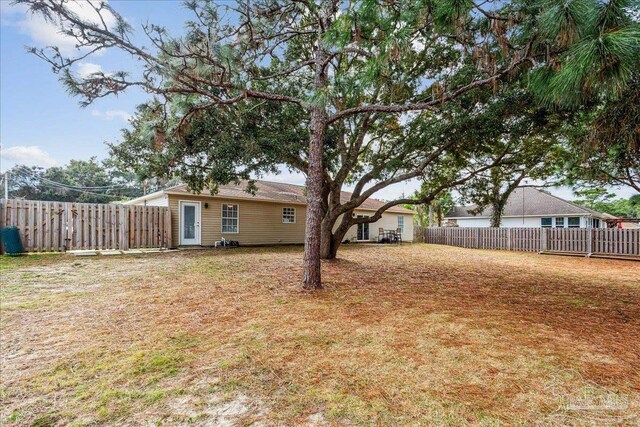 7244 Frankfort St, Navarre, FL 32566 - view of yard