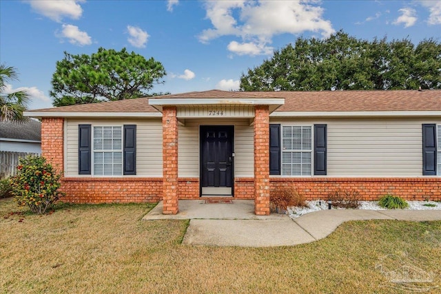 view of front of property with a front yard