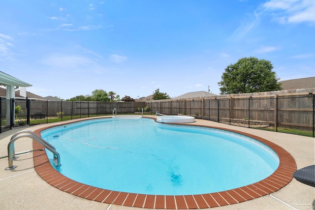 view of swimming pool with a pool with connected hot tub and a fenced backyard
