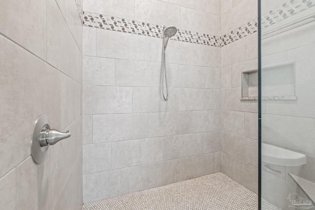 bathroom featuring tiled shower