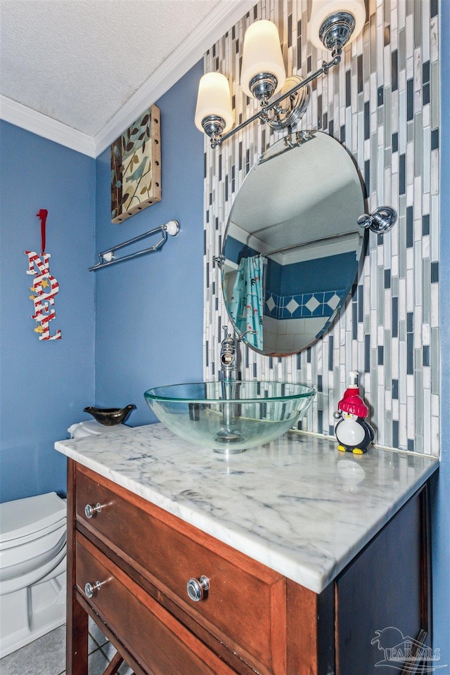 bar with crown molding, sink, and a textured ceiling