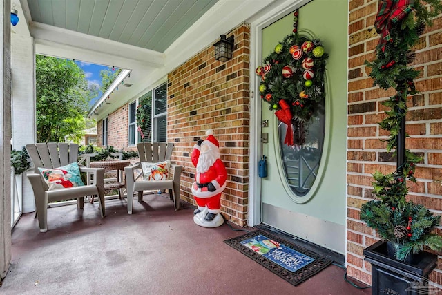 property entrance with covered porch