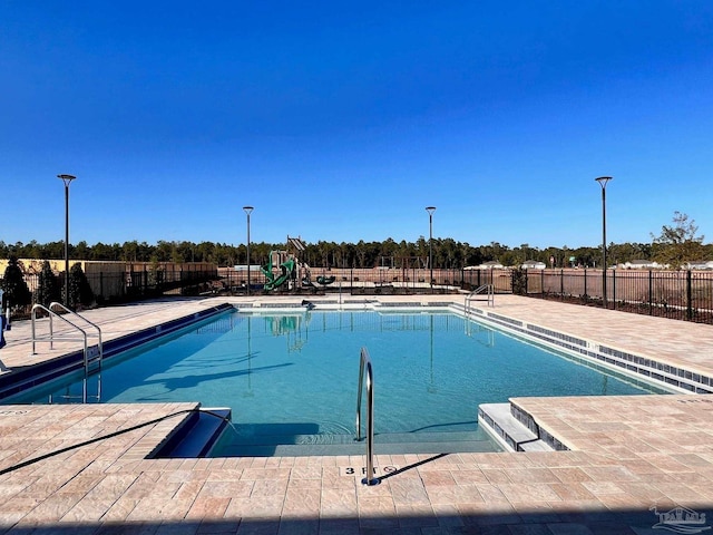 view of swimming pool