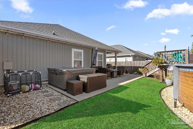 view of yard featuring a hot tub and a patio