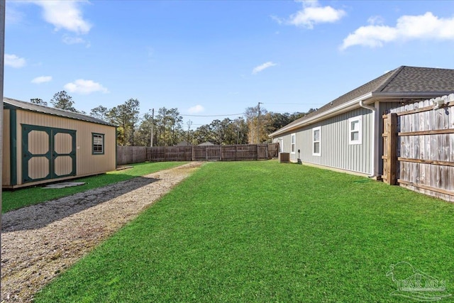 view of yard with a shed