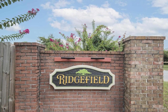 view of community / neighborhood sign