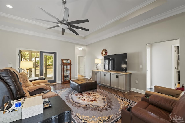 living area with crown molding, recessed lighting, a ceiling fan, and baseboards
