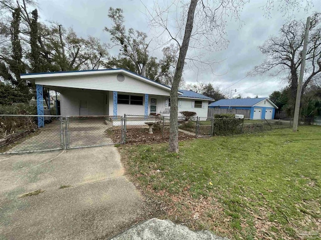 view of front facade featuring driveway, a front lawn, a gate, fence, and an attached carport