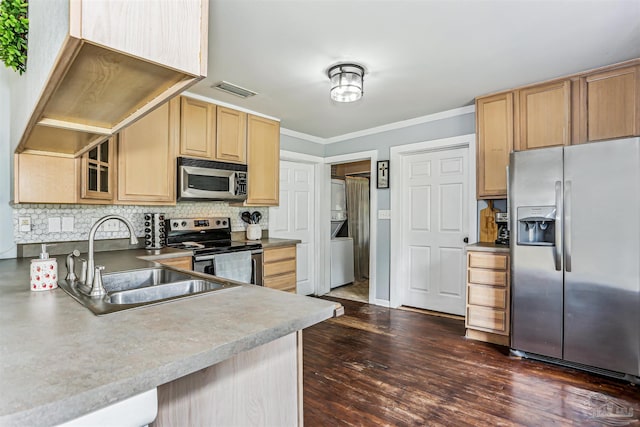 kitchen with light brown cabinetry, dark wood-style flooring, appliances with stainless steel finishes, a sink, and tasteful backsplash