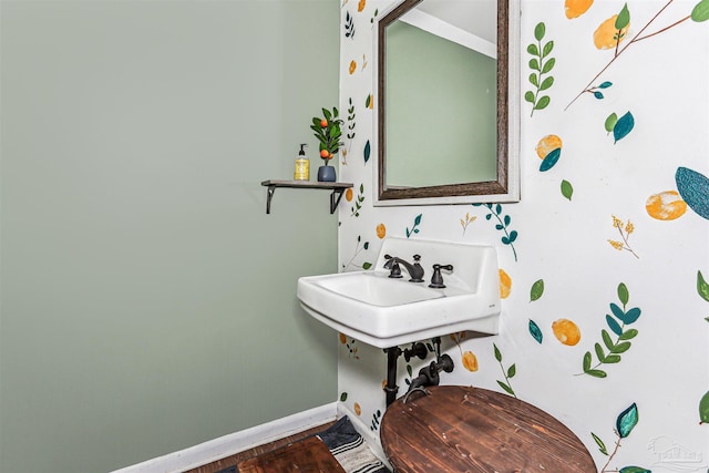 bathroom with baseboards