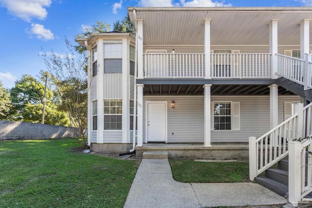 view of front facade with a front lawn