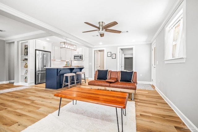 living room featuring light wood-type flooring, crown molding, and ceiling fan