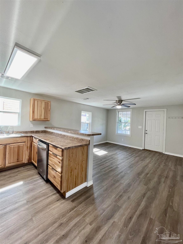 kitchen featuring kitchen peninsula, dishwasher, hardwood / wood-style flooring, and ceiling fan